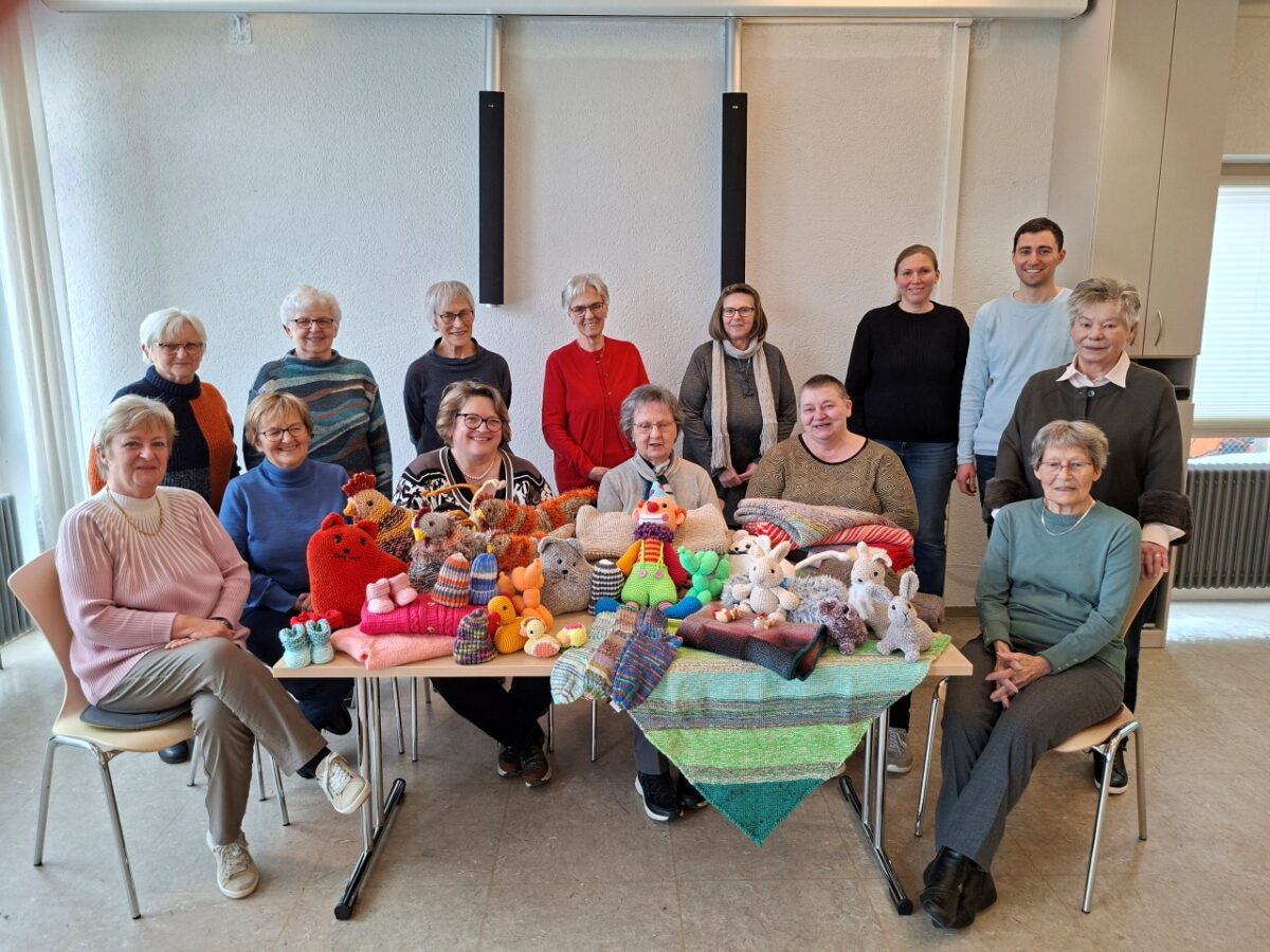 Neustädter Strickerinnen lassen die Nadeln glühen