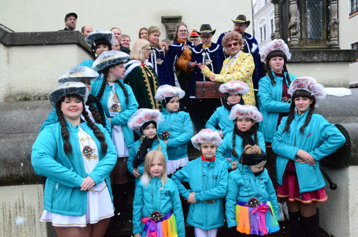 Schlüsselrückgabe auf der Rathaustreppe: Leiser Ausklang der Weidener Faschingssession