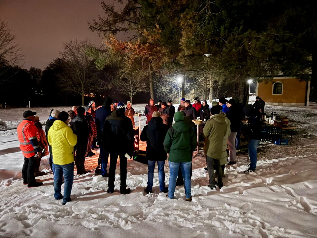 Mit den Bürgern im Dialog an der CSU-Feuertonne