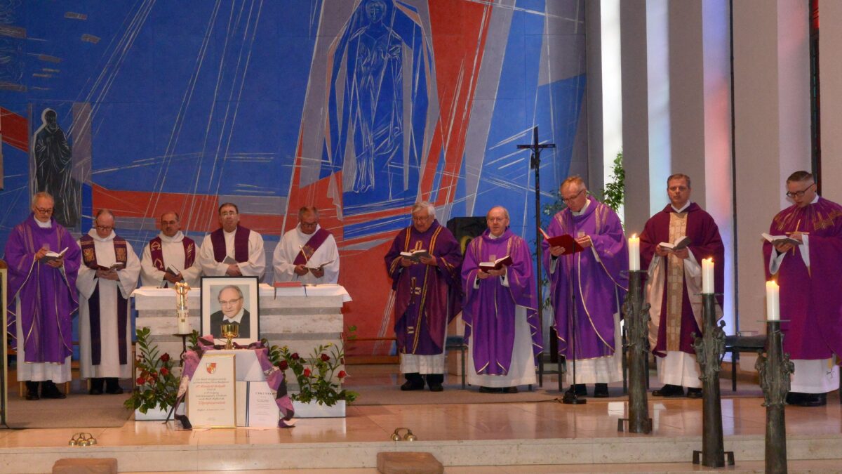 Nachruf: Trauer um Pater Reinhold Schmitt