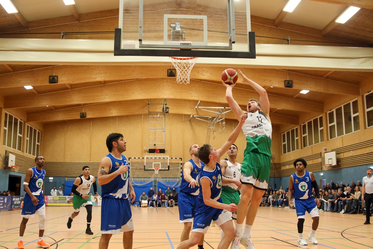 Basketball-Derby: Volles Haus und deutlicher Sieg in Pressath