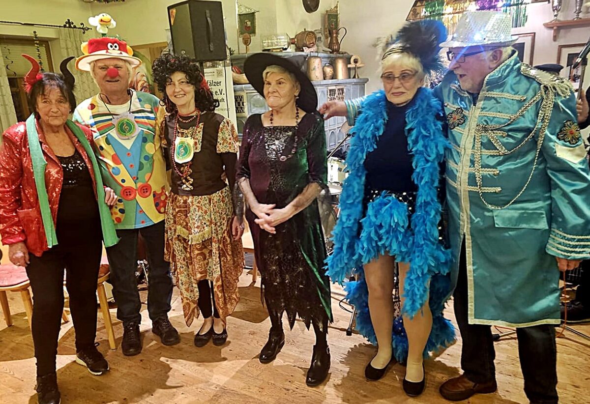 Faschingsgaudi mit 20 Musikanten und Maskenprämierung in Weiden