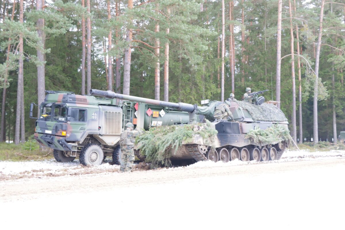 Artillerie übt taktische Betankung und Drohnenabwehr in Weiden