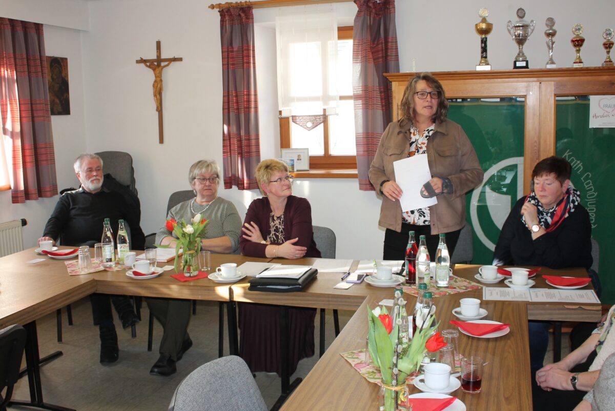 Katholischer Frauenbund Burkhardsreuth ehrt 15 Mitglieder und bestätigt Vorstand