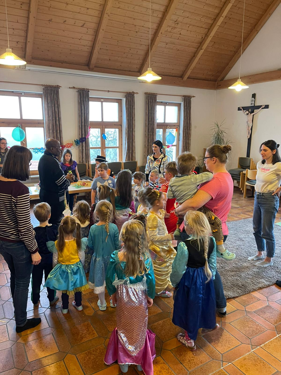 Kindertreff in Leuchtenberg feiert Fasching und sucht neues Quartier