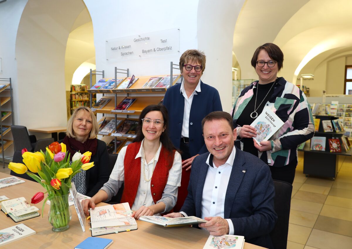 Künstlerin Coline Eberhard verewigt Weiden im Reiseskizzenbuch