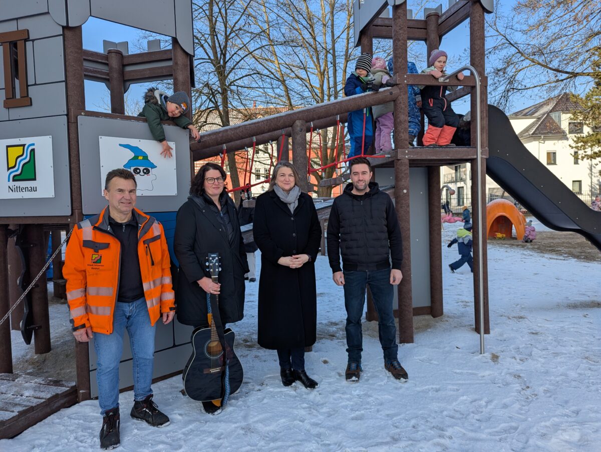 Neuer Spielplatz am Rathaus in Nittenau eröffnet