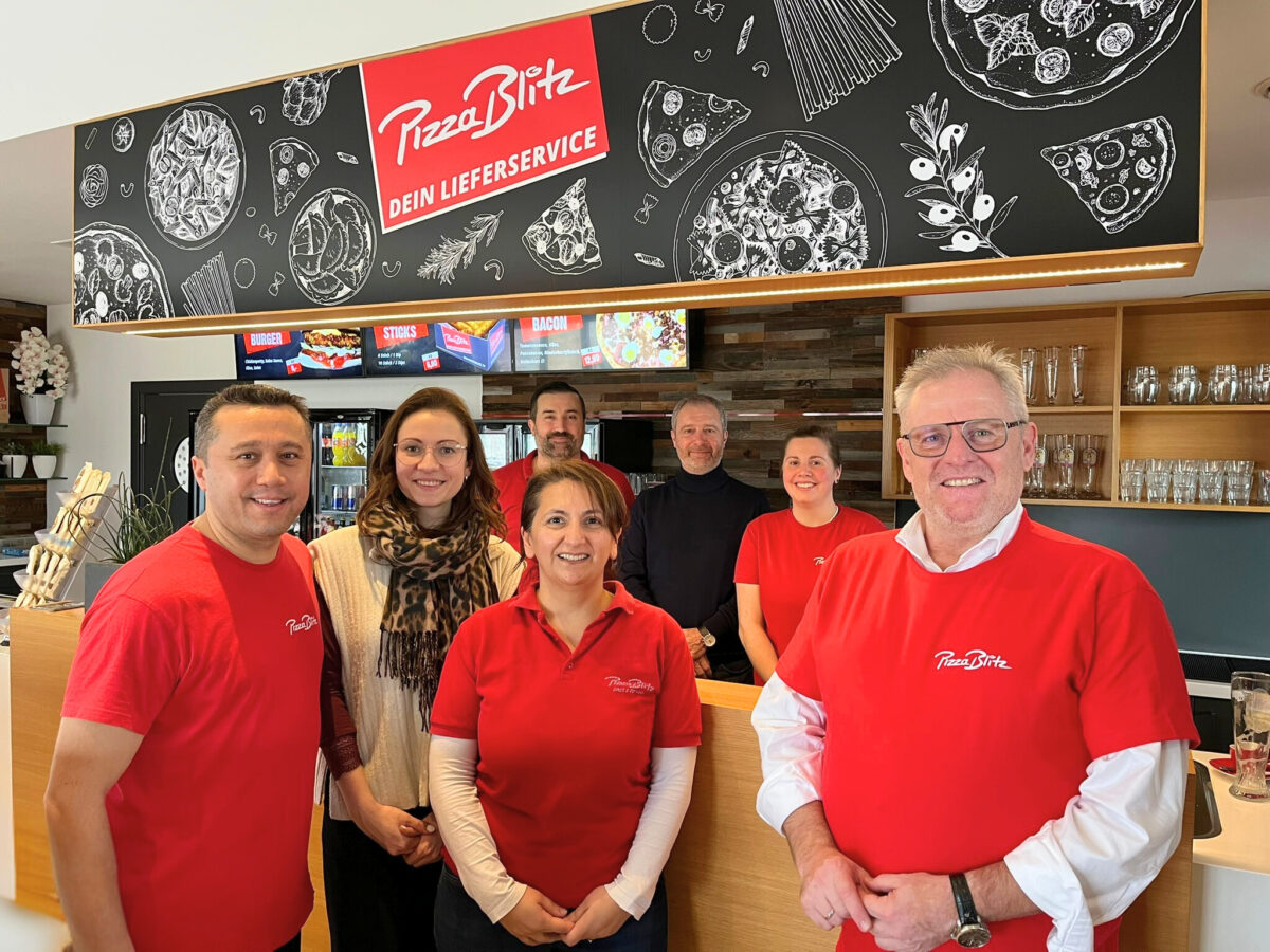Oberbürgermeister Feller besucht Familienbetrieb Pizza Blitz in Schwandorf