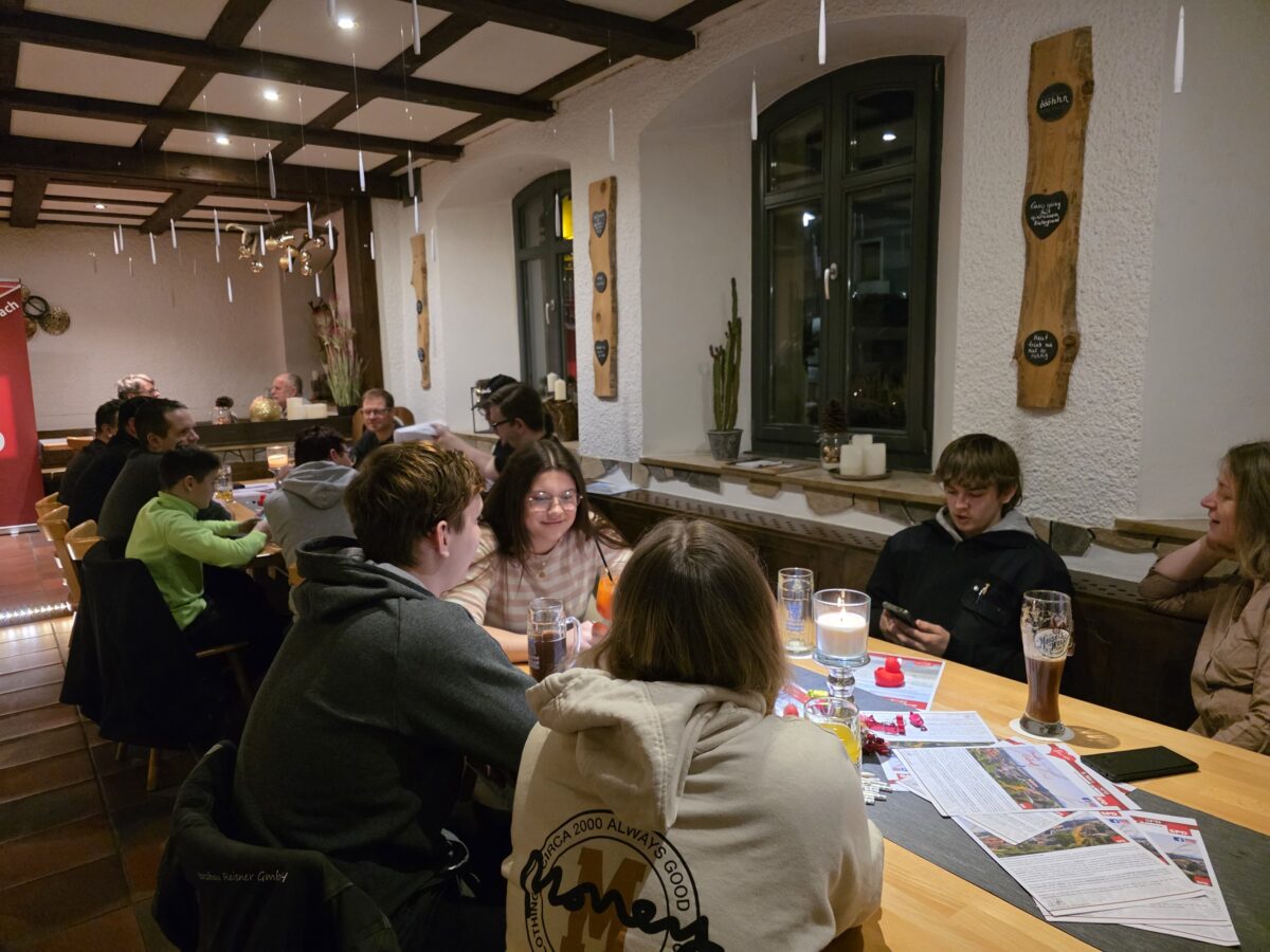 Pizza und Politik motiviert Erstwähler in Kirchenthumbach