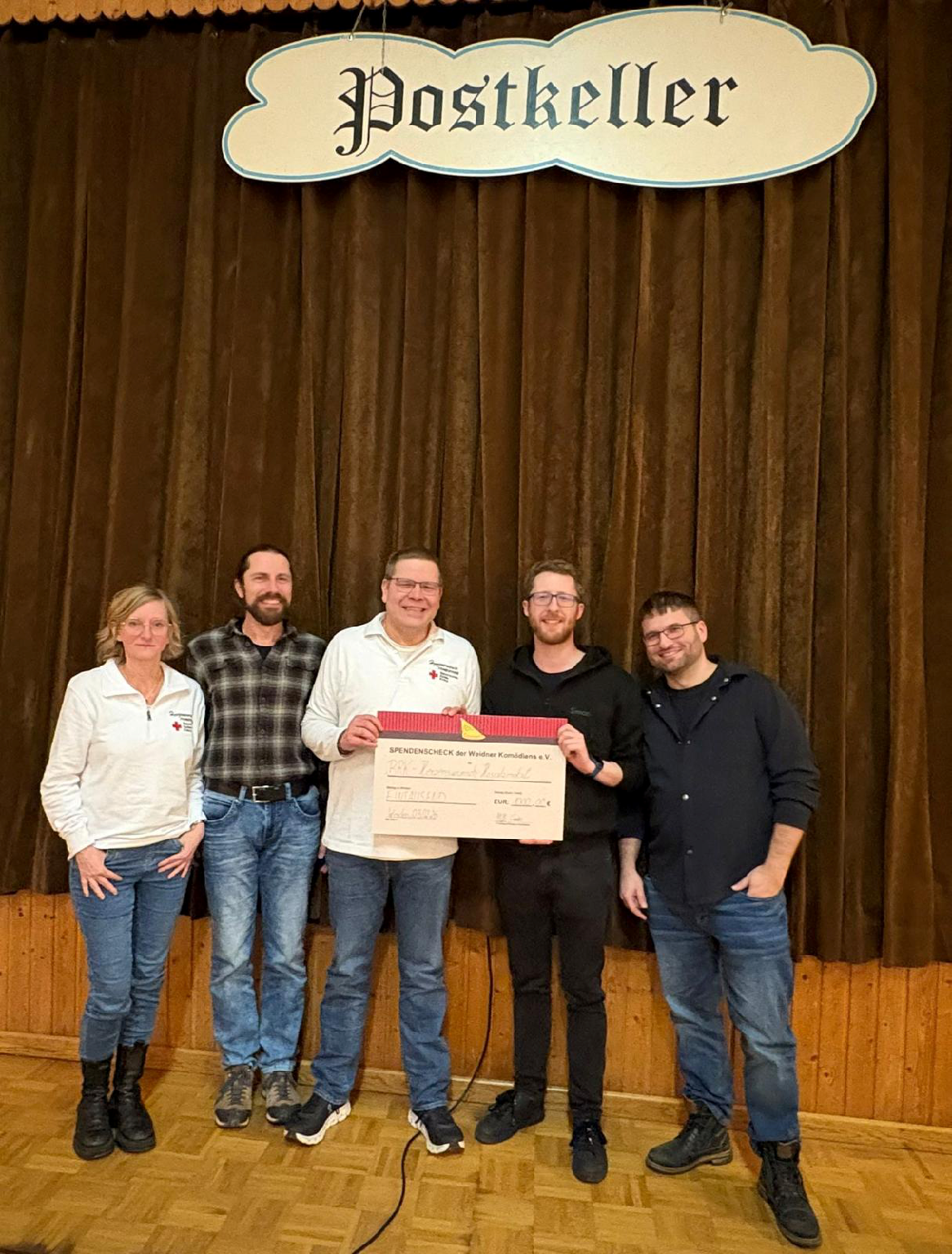 Spende der Weidener Komödiens an BRK-Herzenswunsch-Hospizmobil in Weiden