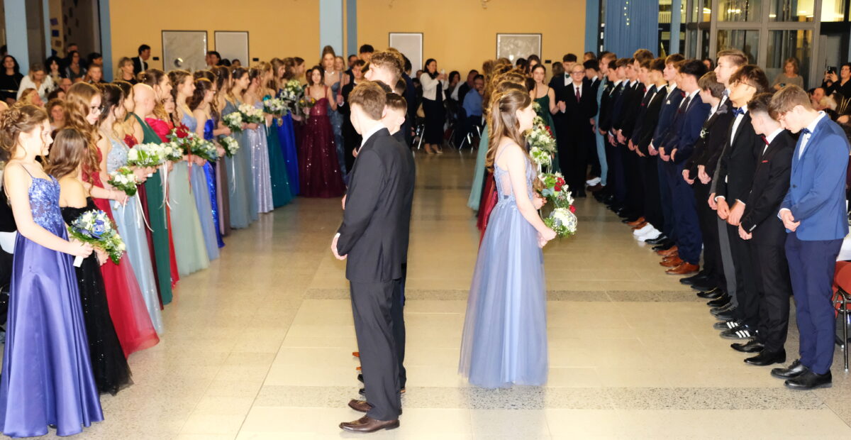 Tanzkursabschluss am Gymnasium Eschenbach begeistert 800 Gäste