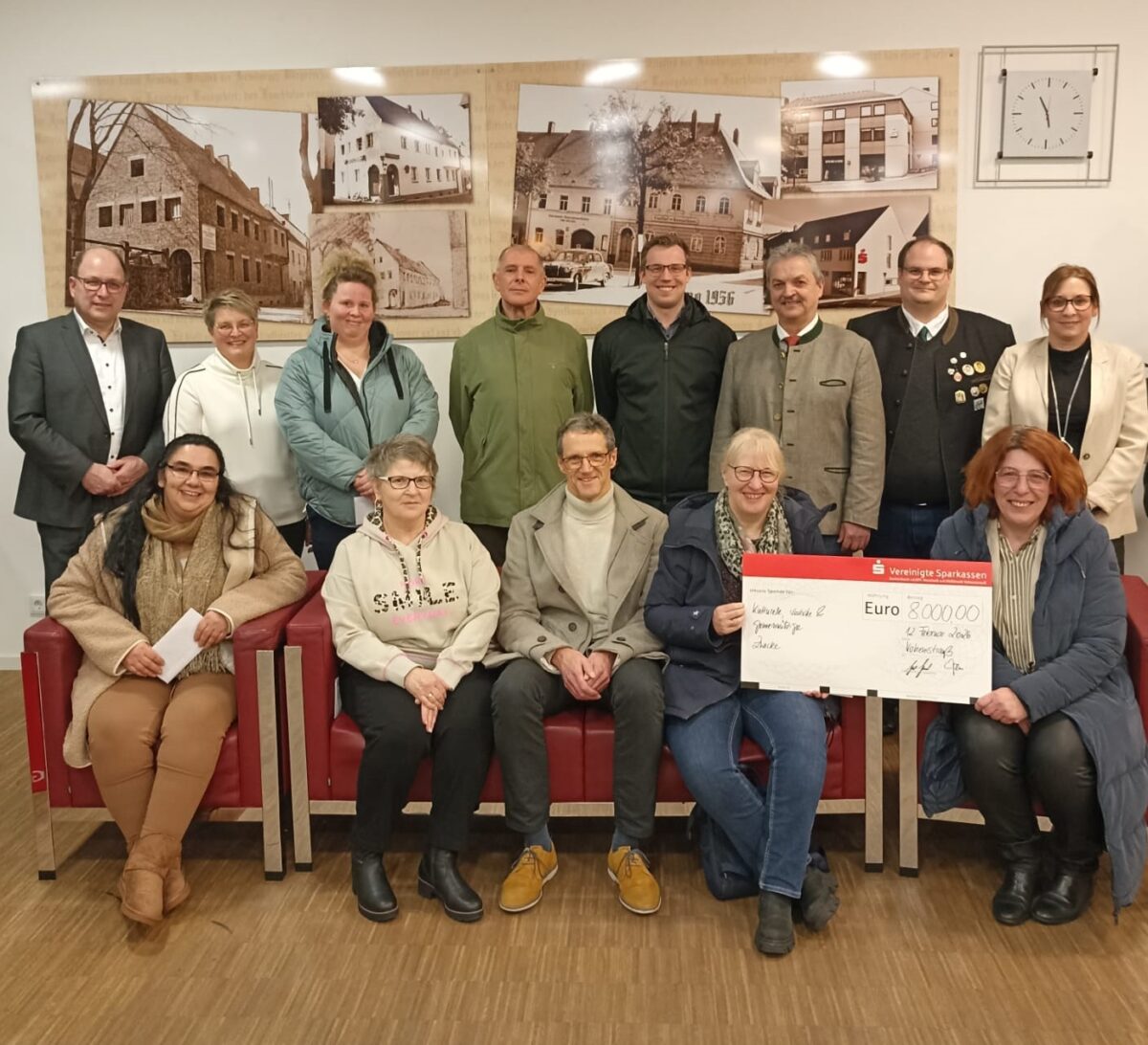 Vereinigte Sparkassen spenden 8.000 Euro für Vohenstrauß