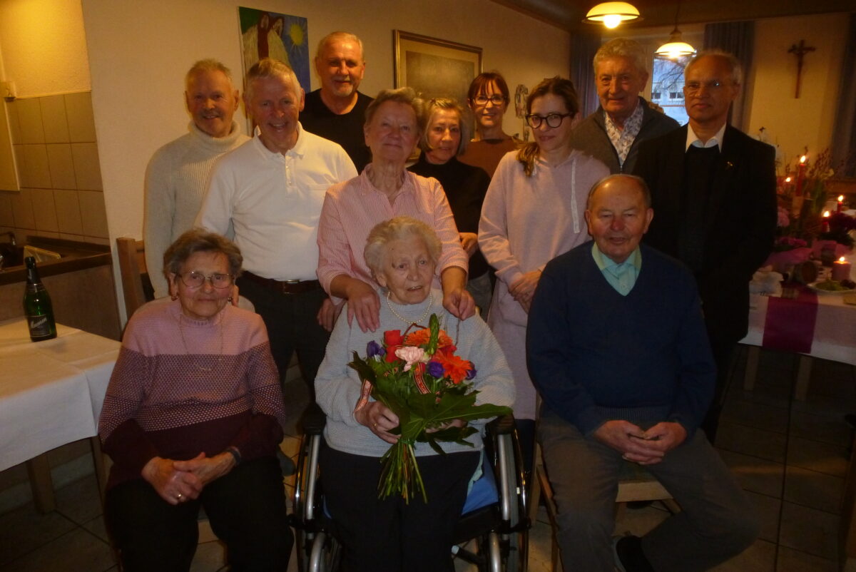 Wirtin Maria Kurz feiert 95. Geburtstag in Kaltenbrunn