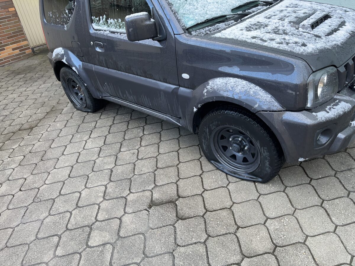 Zerstochene Reifen, Unfallfluchten und illegale Müllentsorgung in Schwandorf