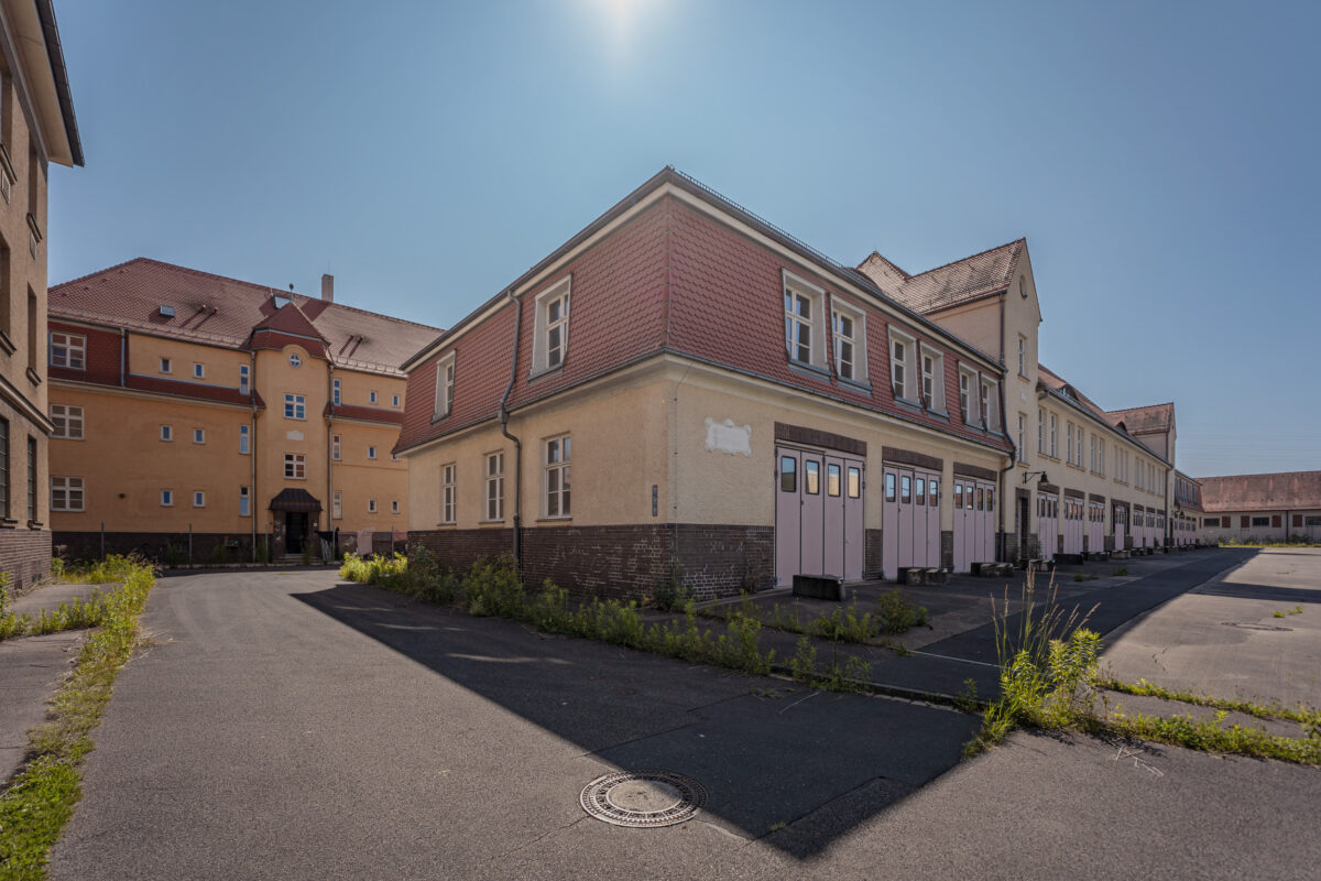 Zuwendungsvertrag treibt Umnutzung der Leopoldkaserne in Amberg voran