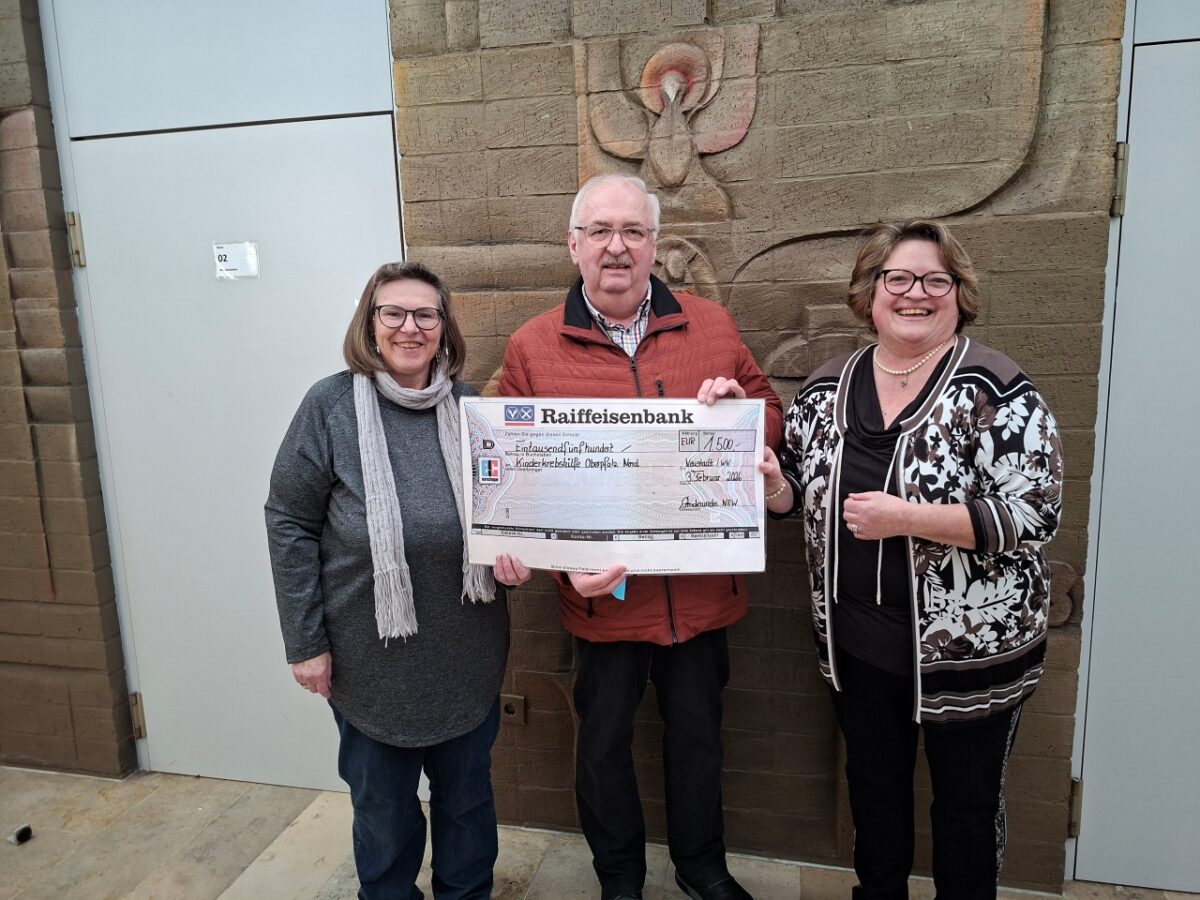 Neustädter Strickrunde spendet an Kinderkrebshilfe