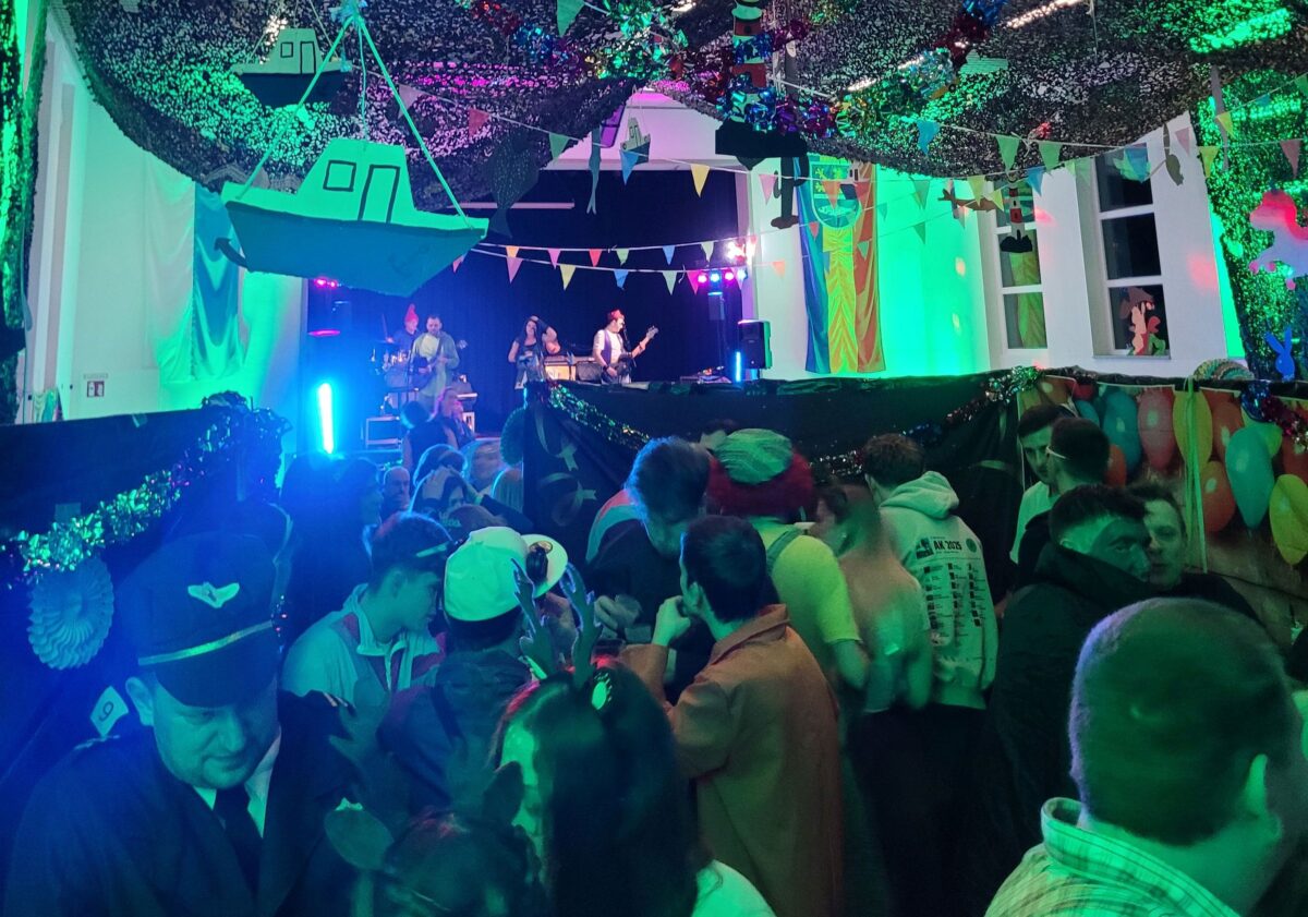 Hubertus-Schützenball bringt Alte Turnhalle in Eslarn zum Beben