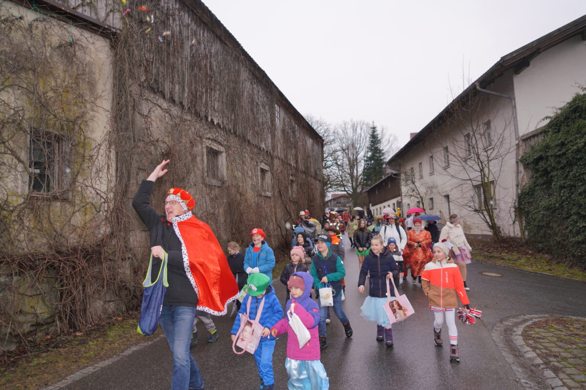 Ausgelassene Kinderfoßnacht sorgt für Wirbel in Albersrieth