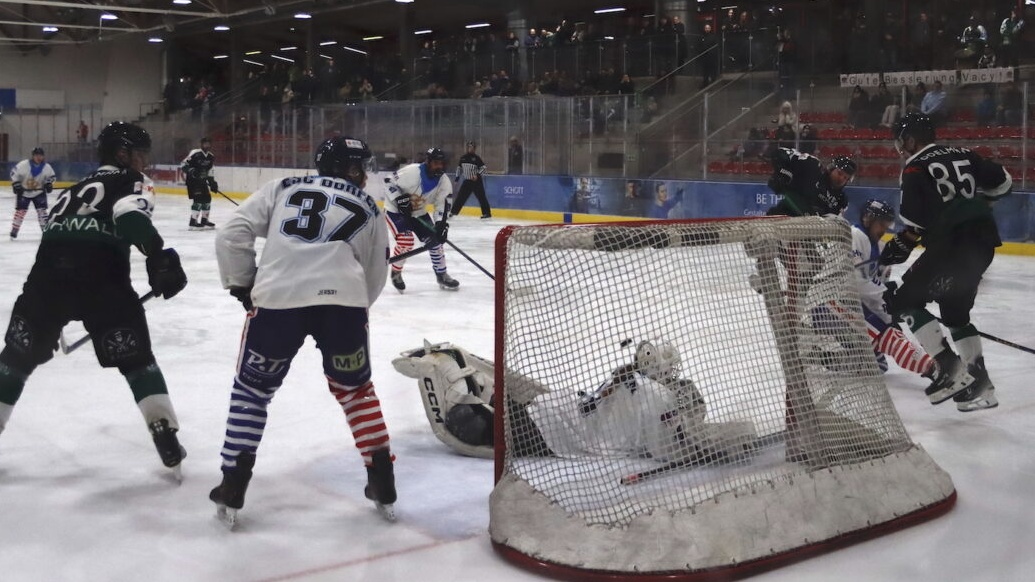 Stiftland Dragons fegen den dezimierten Spitzenreiter mit 7:1 vom Eis