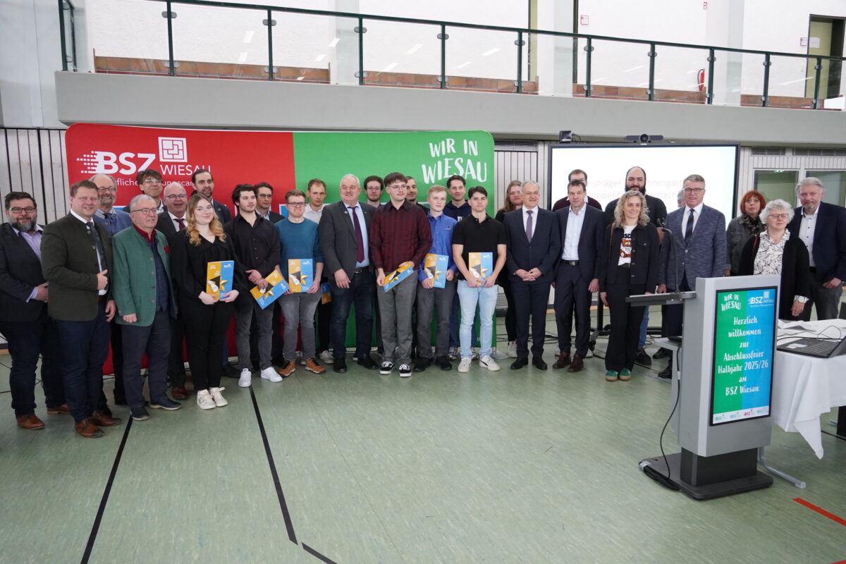 Erfolg für 155 Absolventen bei Abschlussfeier am BSZ Wiesau