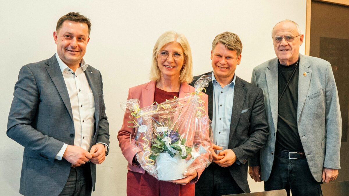 Sozialministerin Ulrike Scharf im Austausch mit Weidener Erzieherinnen und Erziehern