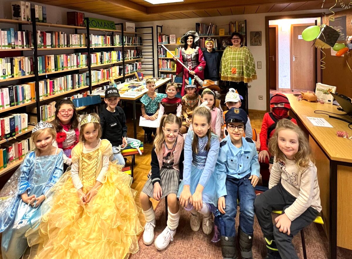 Spaßige Faschingsvorlesestunde in der Waldthurner Bücherei