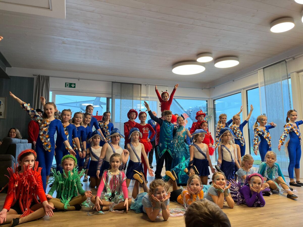 Vohenstraußer Faschingsverein begeistert  in Tagespflege in Waldthurn mit „Zauber des Ozeans“