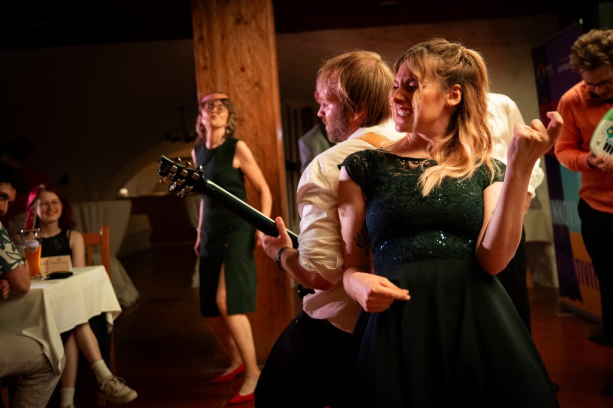 Nach Blutgräfin folgt Crashkurs für Liebeslieder in Bodenwöhr