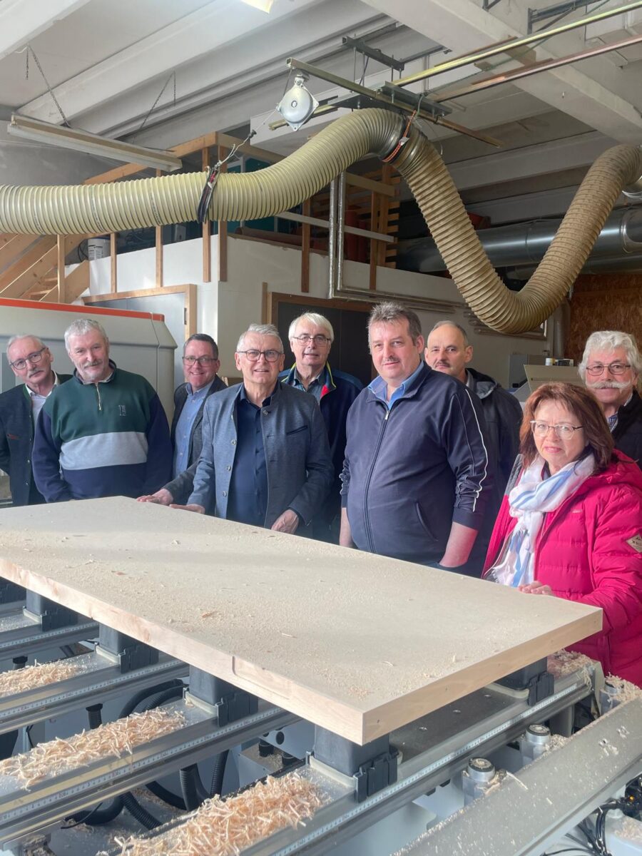 Landtagsabgeordneter zu Besuch bei der Schreinerei Kreuzer &amp; Sohn