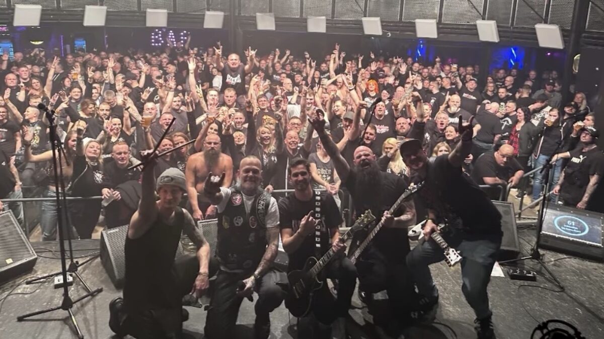 "Pogo durch die Nacht" elektrisiert ausverkaufte Monkey Eventarena