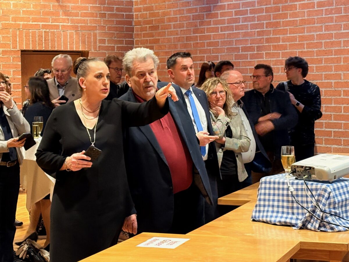 Stichwahl in Weiden: Benjamin Zeitler (CSU) liegt deutlich vorne  - Kopf-an-Kopf in Neustadt/WN