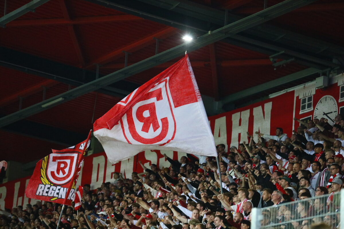 Vorverkauf für Jahn-Heimspiel gegen Aue in Regensburg gestartet