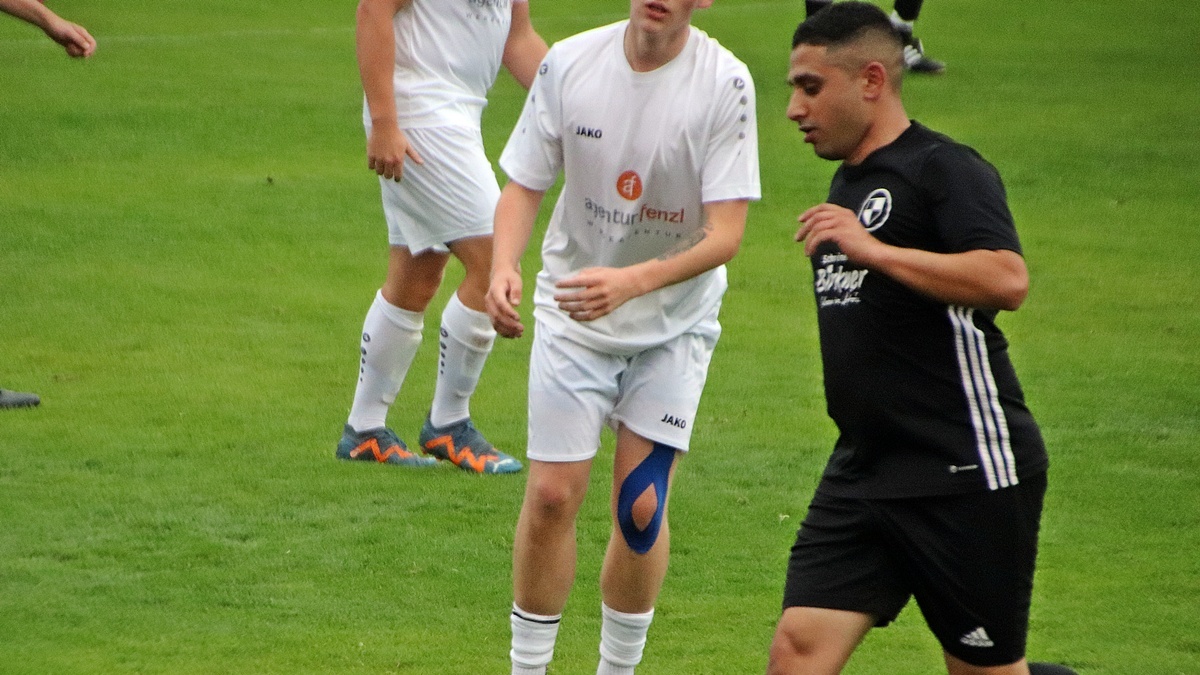 Kreisklasse West: Kann Pressath im Derby den Spitzenreiter schlagen?