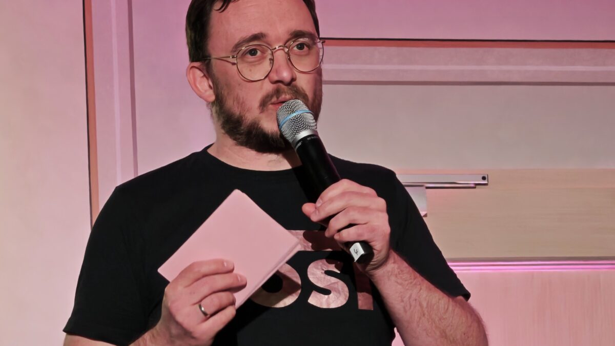 Comedy-Nacht im Café-Center: Stephan „Rosi“ Rosner bringt Stand-Up-Comedy nach Weiden zurück