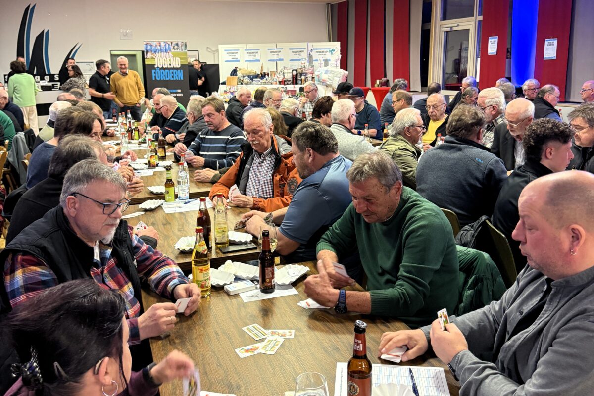 Beste Stimmung beim Preisschafkopf des Jugendfördervereins der SpVgg SV Weiden