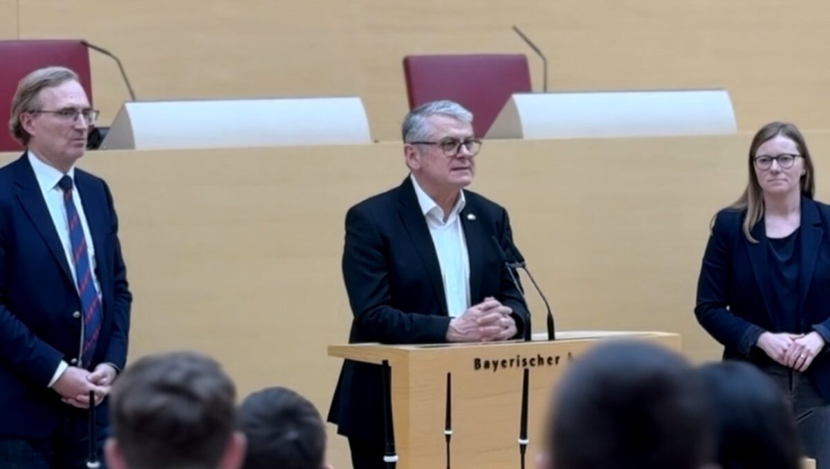 Planspiel in München bringt Schüler aus Schwandorf mit Abgeordneten zusammen