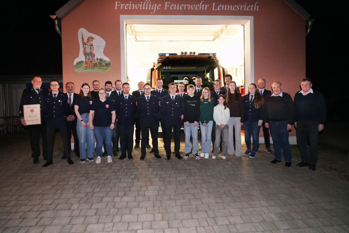 Feuerwehr Lennesrieth: Mitgliederzuwachs und neues Einsatzfahrzeug im Fokus - Hubert Stahl Ehrenkommandant