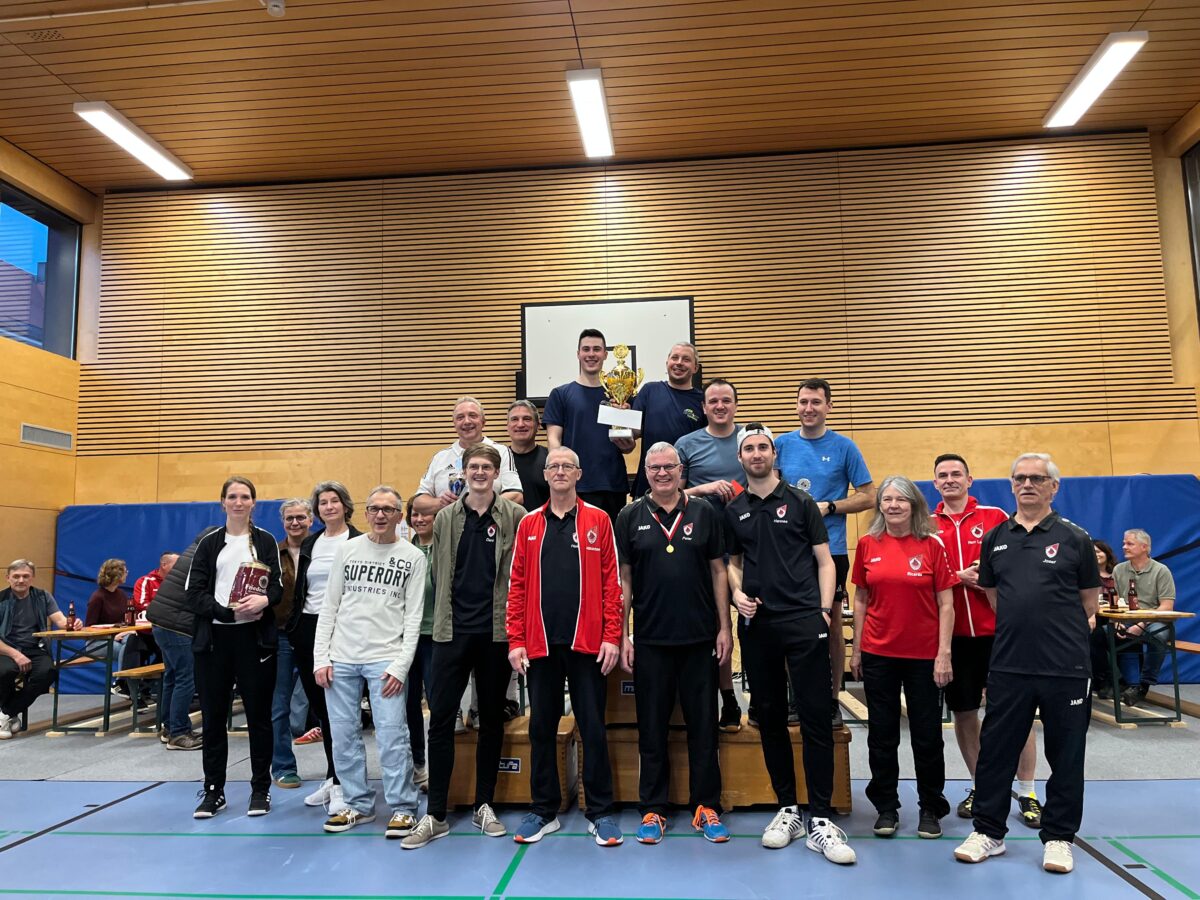 Angriffstrupp siegt bei der dritten Badminton-Dorfmeisterschaft in Flossenbürg
