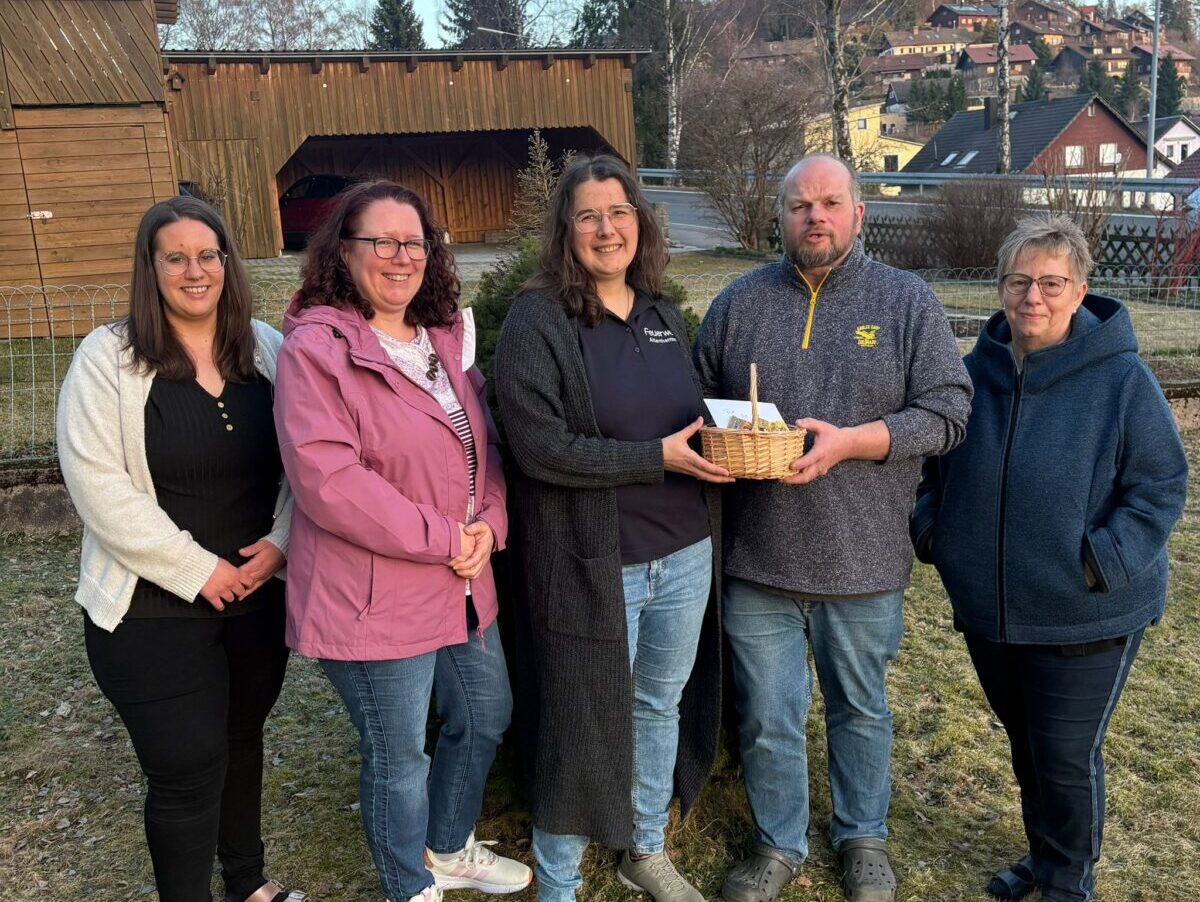 Anleuchten sammelt in Altenhammer 1.800 Euro für drei Vereine