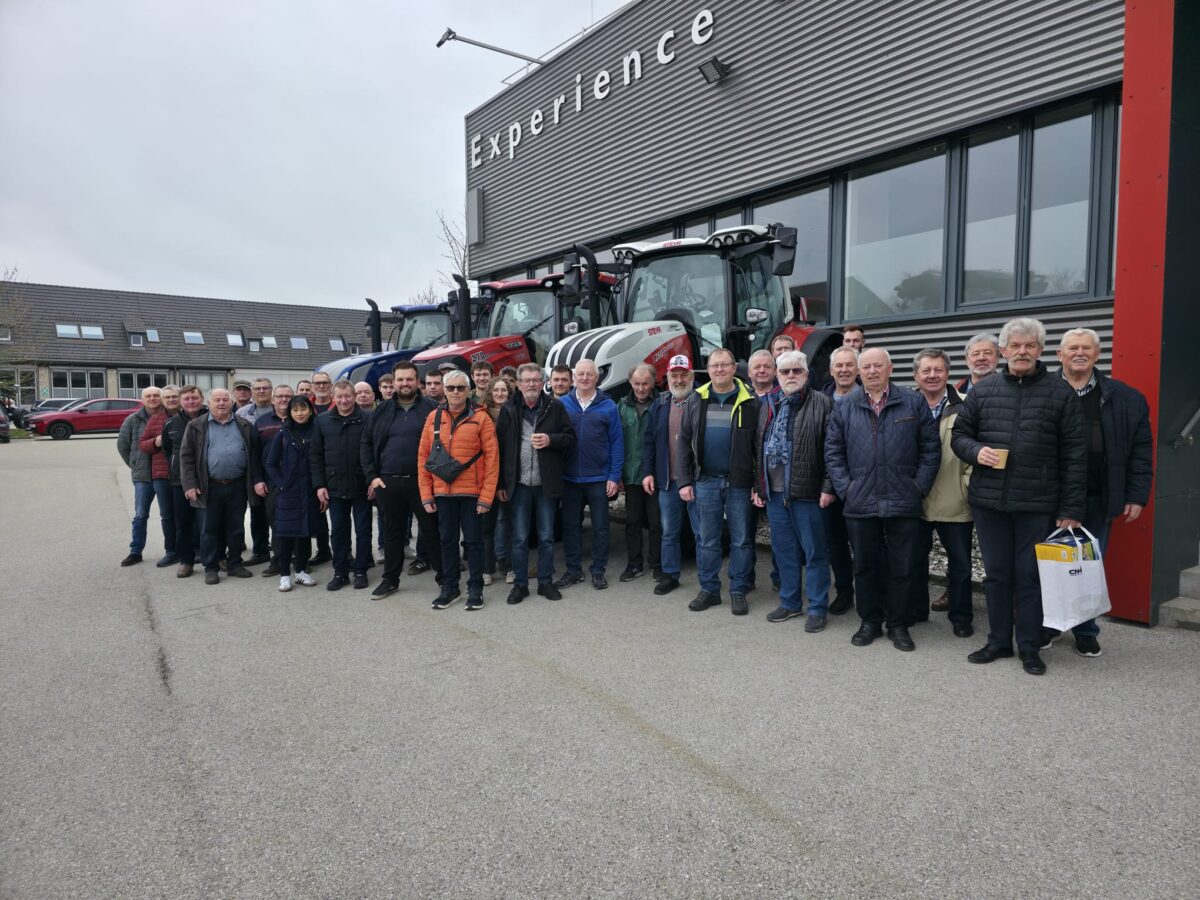 KSK Weihern-Stein besuchen Traktorenwerke in St. Valentin