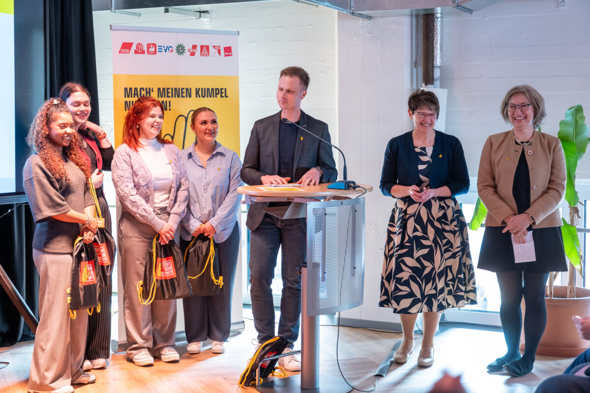 Azubis der Pflegeschule gewinnen bundesweit zweiten Preis in Neustadt