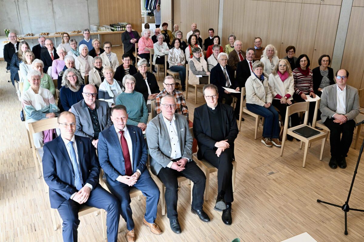 Caritas ehrt 50 Ehrenamtliche am Caritassonntag in Weiden