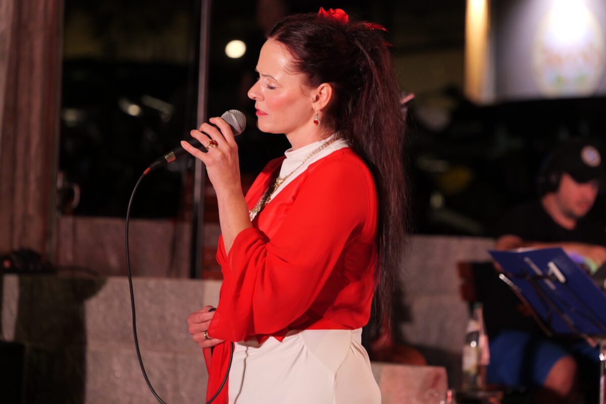 Musical-Dinner "Dinner mit Singer" begeistert in Stulln