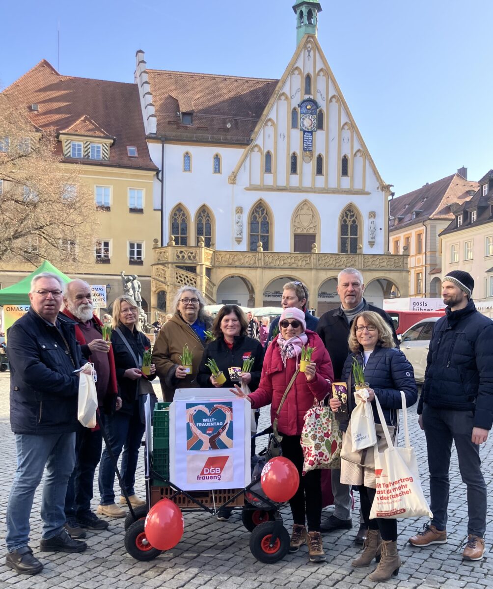 DGB-Frauen fordern Lohngerechtigkeit bei Aktion in Amberg