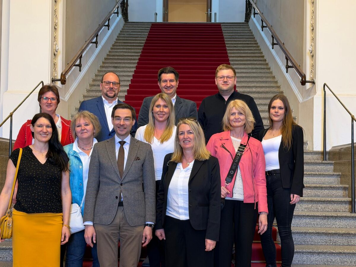 Delegation des BRK Weiden erhält 10.000 € Praxisanleiterbonus