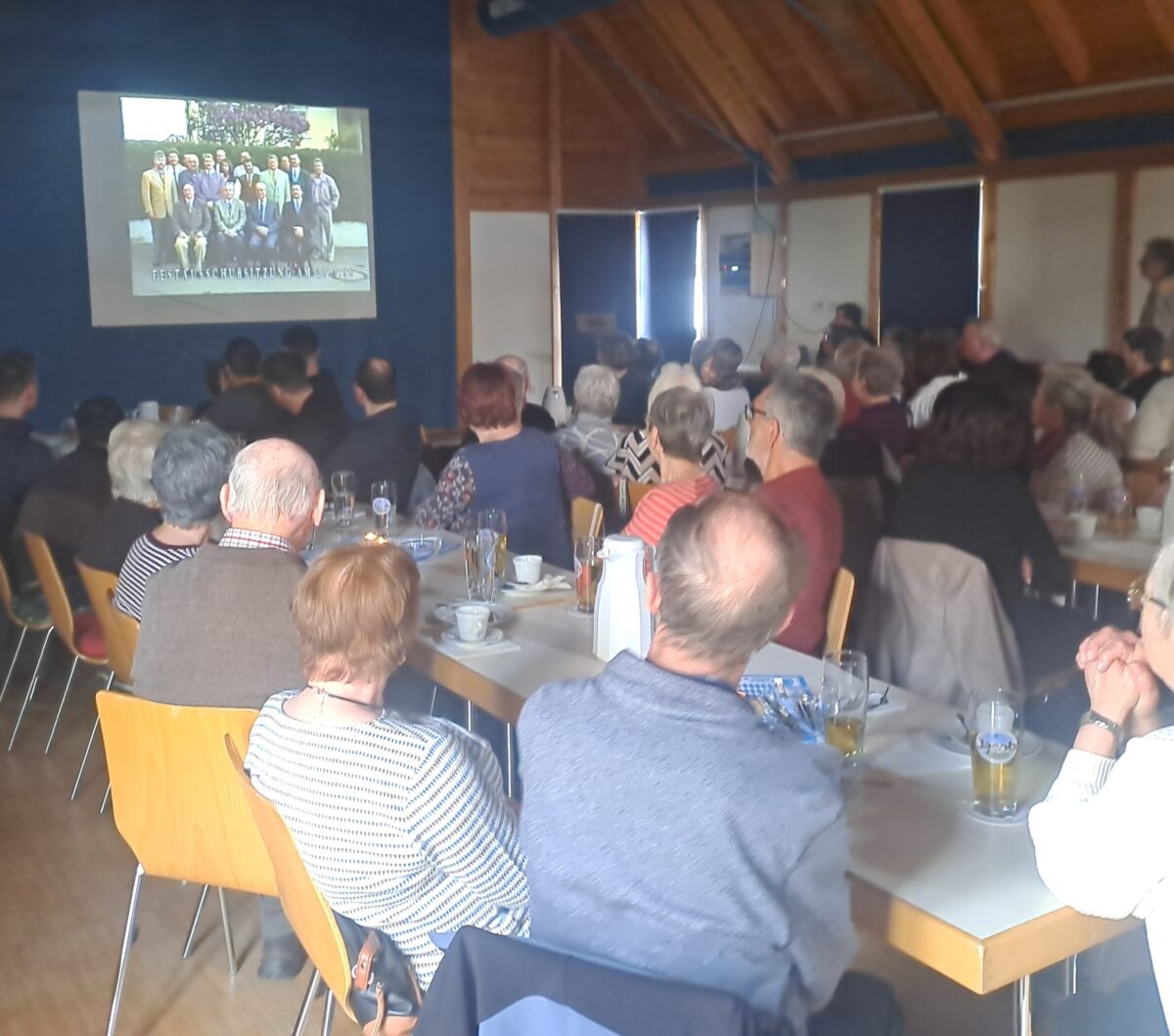 Gemütlicher Kaffeenachmittag mit Jubiläumsfilm in Weihern