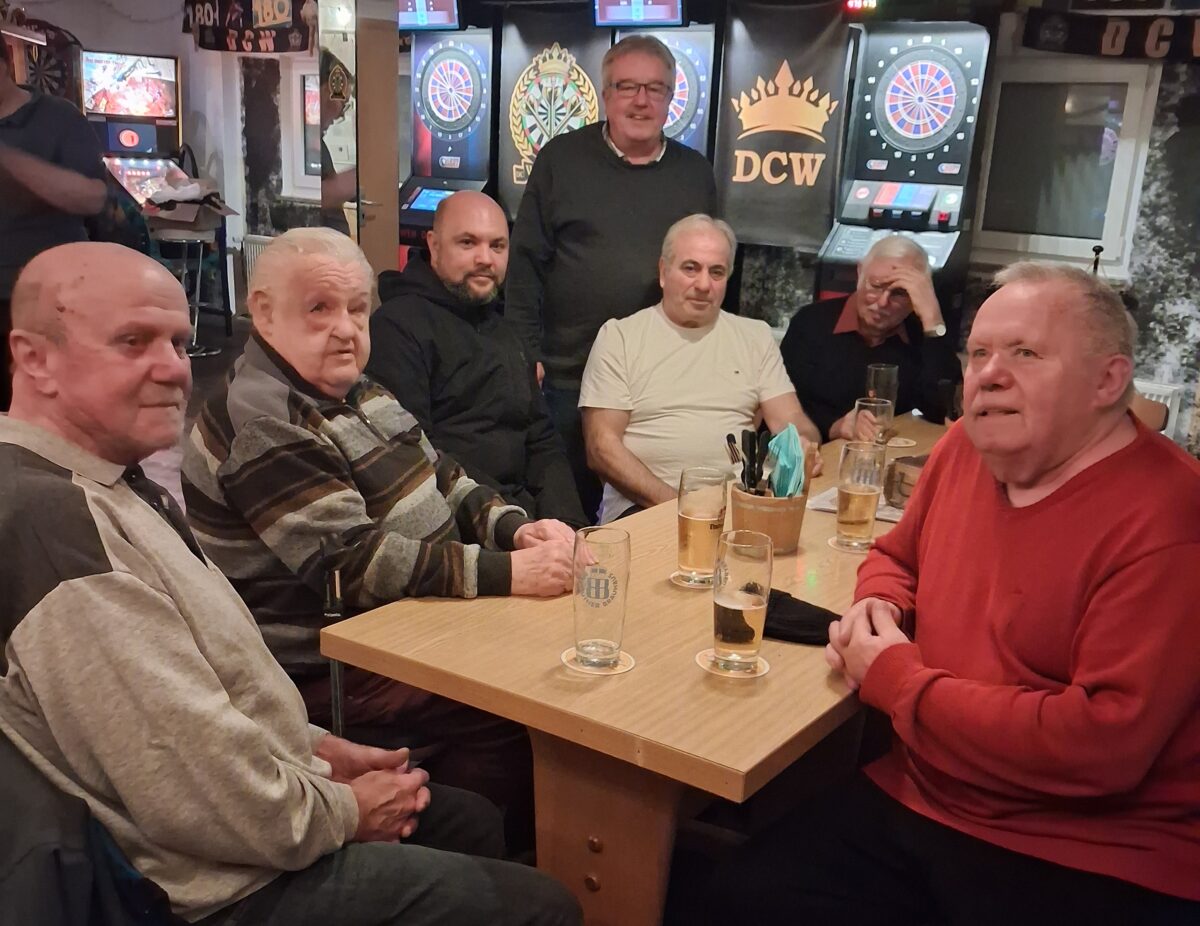 Hutzerabend in Weiden debattiert Kommunalwahl und Irankrieg