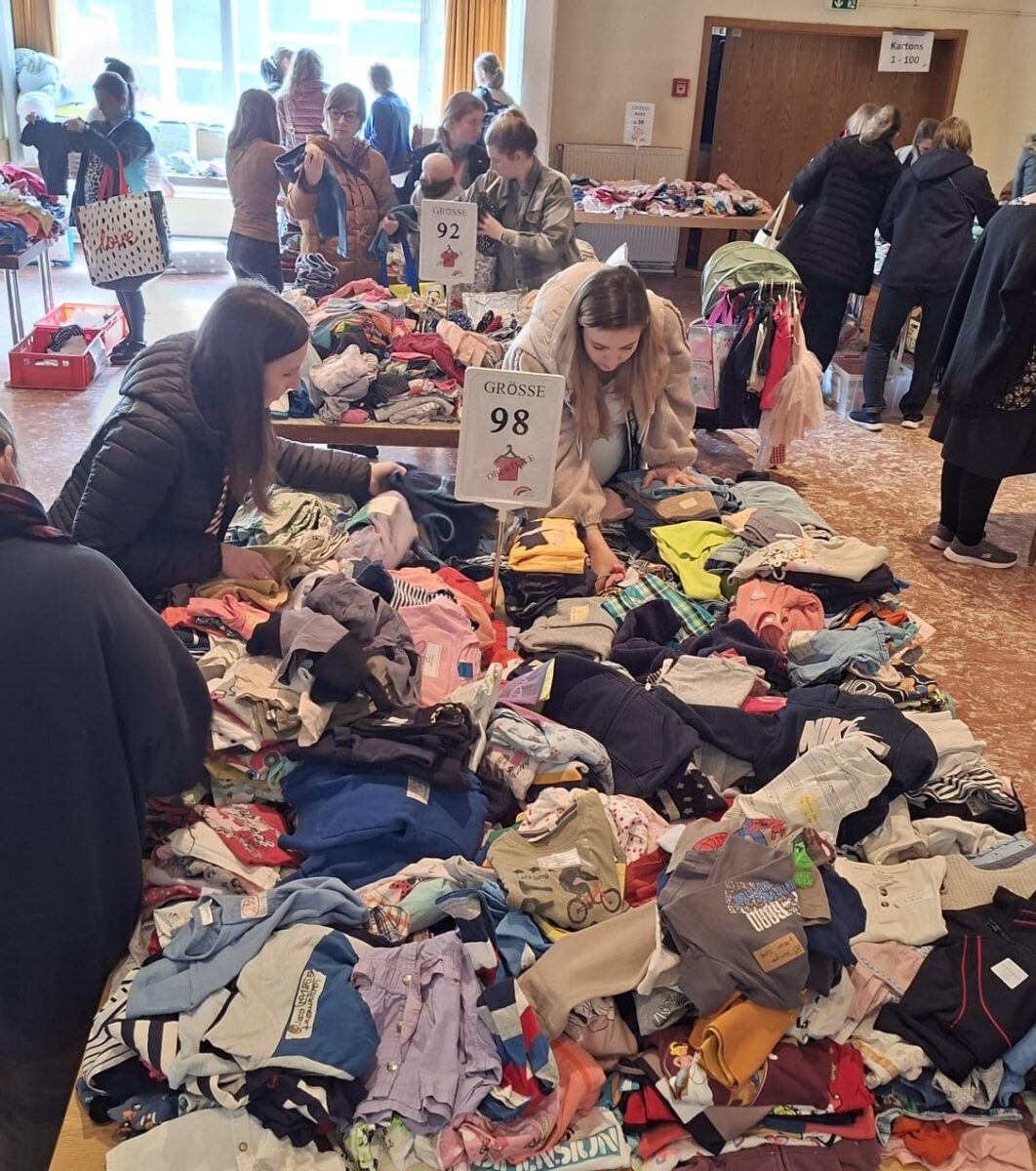 Kindersachenflohmarkt lockt in Grafenwöhr 220 Anbieter an