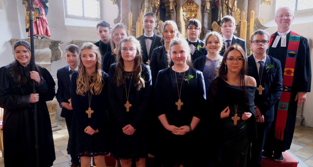 Konfirmation in Floß und Flossenbürg mit 13 Konfirmanden