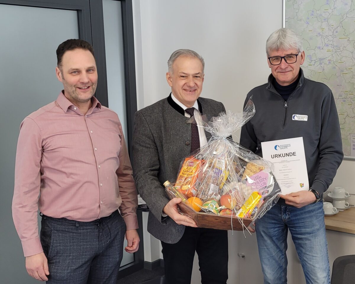 Landrat ehrt Gerd Ziegler zum 40. Dienstjubiläum in Kirchendemenreuth